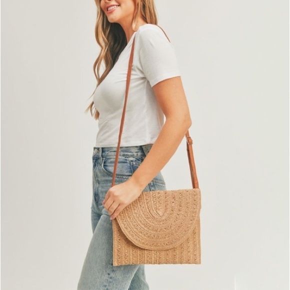 TAN STRAW ENVELOPE CROSSBODY/CLUTCH - Picture 2 of 6